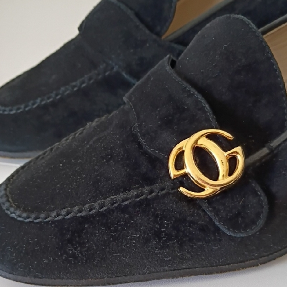 Vintage Gucci Black Heeled Loafers with Gold Accent Womens Size 37 B Shoe - Picture 3 of 15